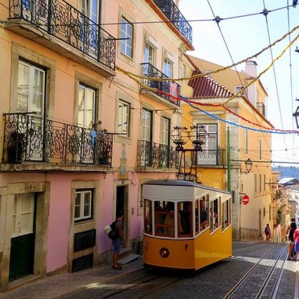 lisbon-2898787_640